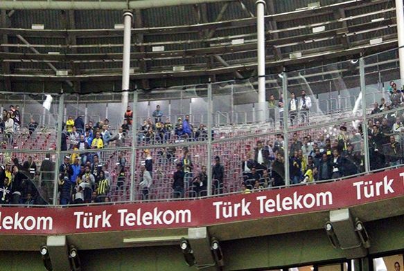 Fenerbaheli taraftarlar stad terk etti