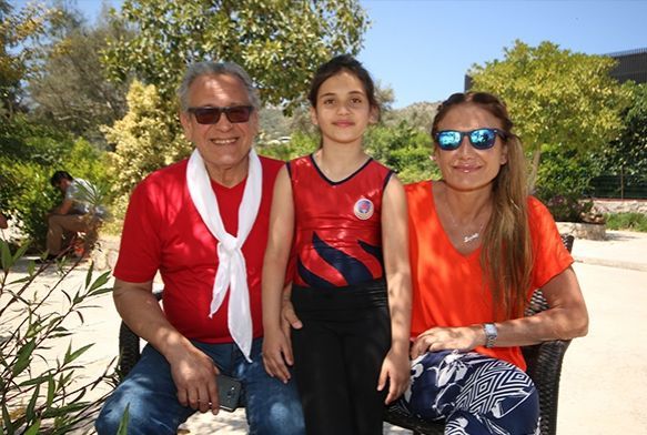 Neco kendisinden 25 ya kk eini darp etti