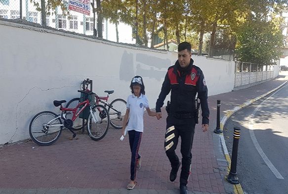 Salar kesildii iin annesiyle tartan kz kaybolunca  polis buldu