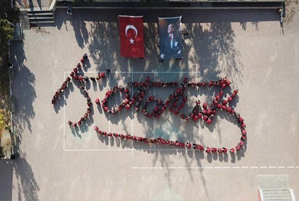 Lise öğrencileri Ata’nın imzasını attı