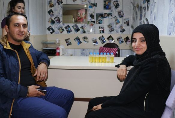 Ağrı şikayetiyle gittiği doktorda karnından 7 şişe kist çıkarıldı
