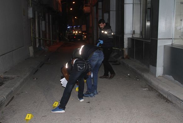 Cezaevi firarisi 2'si yoldan geen 3 kiiyi vurdu
