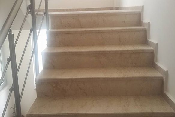 Savaştan kaçtı, merdivenden düşüp öldü