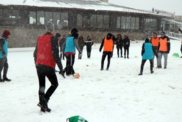 Erciyes'te yoğun kar yağışı etkili oldu