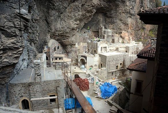 Smela Manastr'ndaki almalara hava muhalefeti engeli