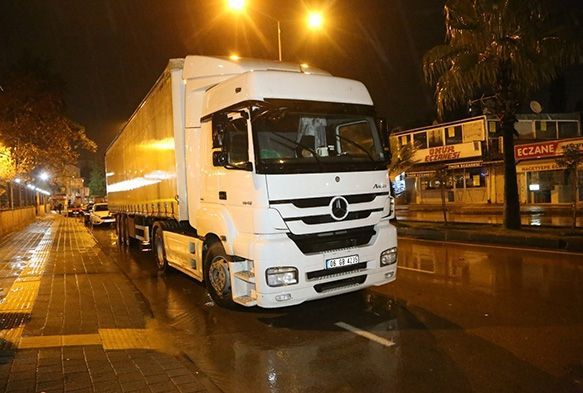 Yardım için durdu, bacağından vuruldu