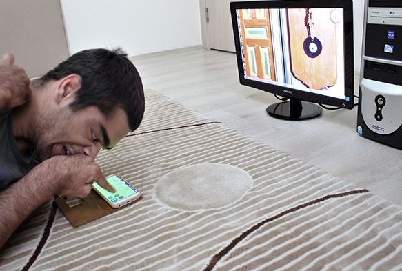 Tek parmayla engellilerin hayatna dokunuyor