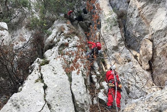 Uurumda  mahsur kalan keiler AKUT ekiplerince kurtarld