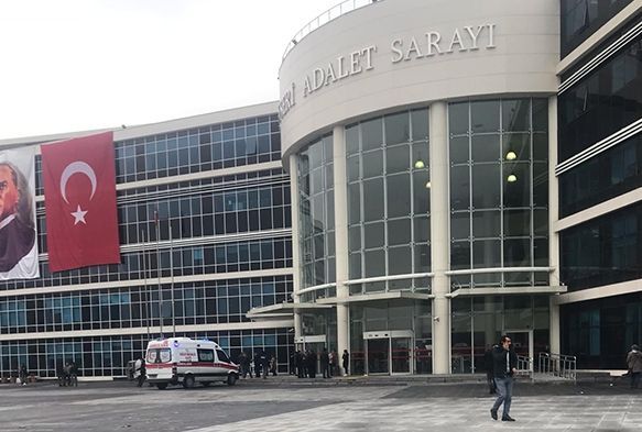 Adliye koridorunda kavga: 6 gözaltı