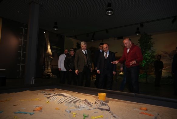 7.5 milyonluk fosiller Bilim Merkezi'nde