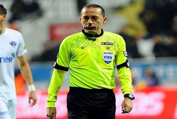 Akhisarspor-Beşiktaş maçının VAR'ı Cüneyt Çakır oldu