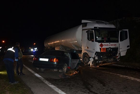 Tanker ile otomobil çapıştı: 1 ölü