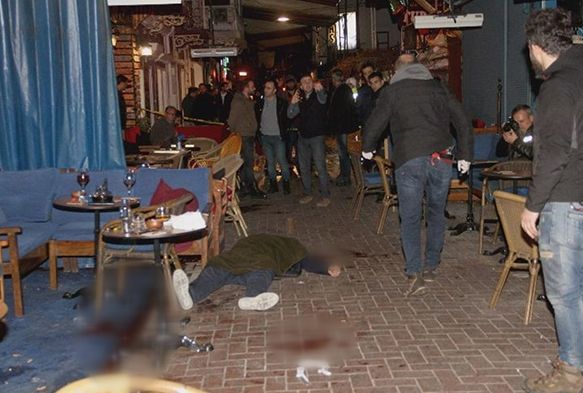 Önce kız arkadaşını sonra kendini vurdu
