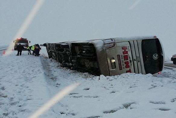 Kayseri 'de yolcu otobüsü devrildi: 27 yaralı