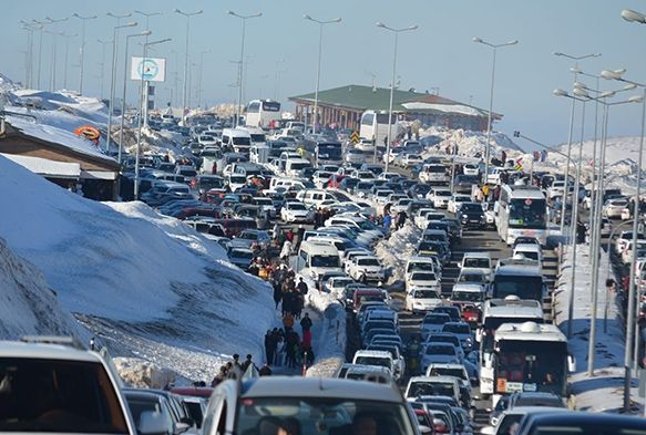 Erciyes Kayak Merkezi'ndeki trafik İstanbul trafiğini aratmadı