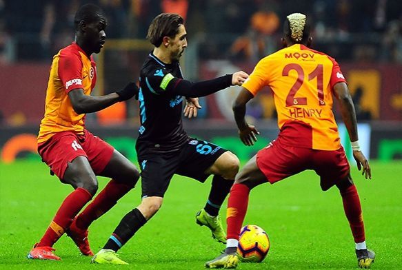 Galatasarayda zirve ile puan fark 6ya indi