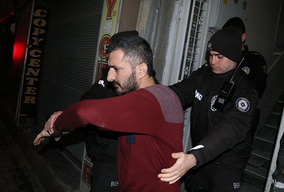 Kadını, sevgilisi tabanca ile vurdu
