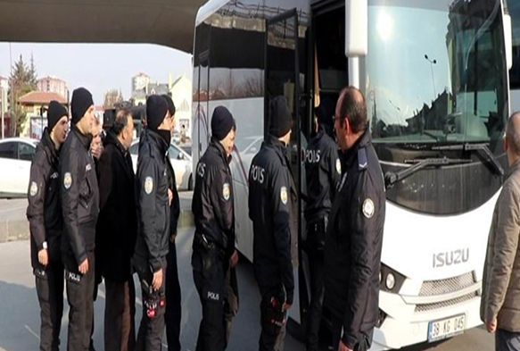 FETÖ'den gözaltına alınan 26 ihraç polis sağlık kontrolünden geçti
