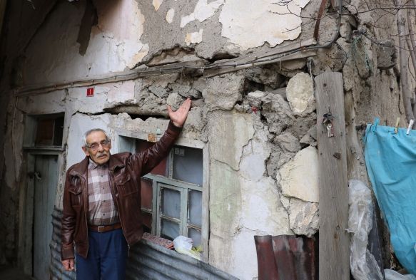 150 yıllık evlerinden çıkmak istemiyorlar