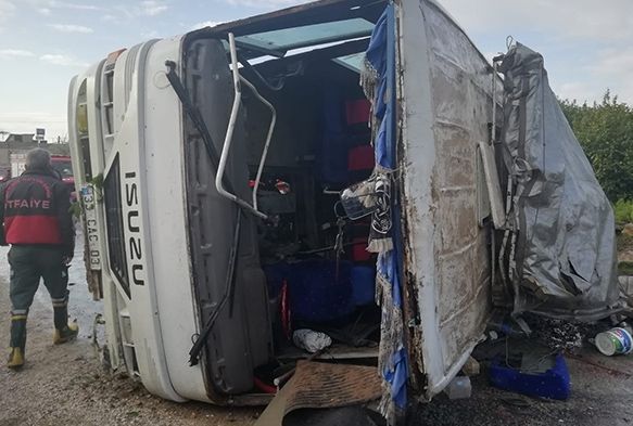 İşçi minibüsü kaza yaptı: 1 ölü, 15 yaralı