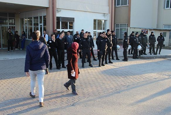 Hastaneyi sava alanna evirdiler