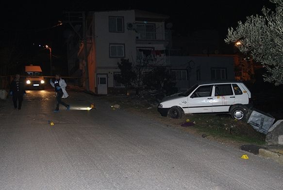 Seyir halindeki araca pompalı tüfekle ateş açıldı: 1 ağır yaralı