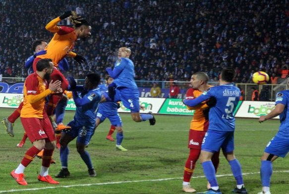 Galatasaray, Baakehir'in 8 puan gerisine dt