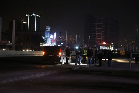 Düğüne geldi yaya geçidinde araba çarptı