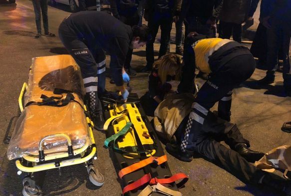 Karşıdan karşıya geçen yaşlı adama otomobil çarptı