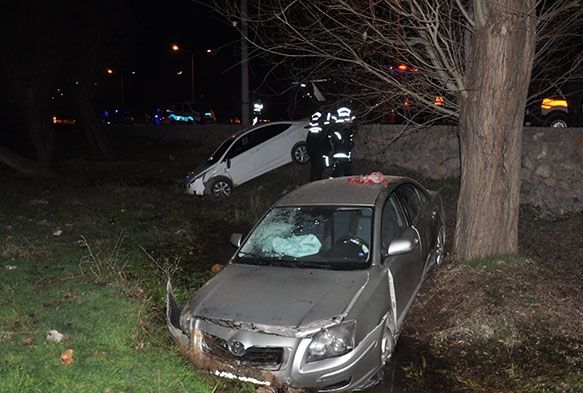 Çarpışan otomobiller kanala uçtu: 7 yaralı