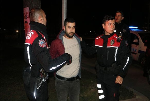 Polisten kaçan sürücü ‘Kimyon’ savurup kurtulmak istedi