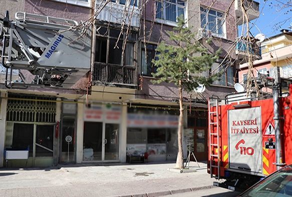 Kocasına kızıp evi ateşe verdi