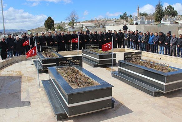 Muhsin Yazcolu ve arkadalar anld