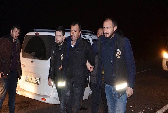 Kızının gözü önünde annesini öldürdü