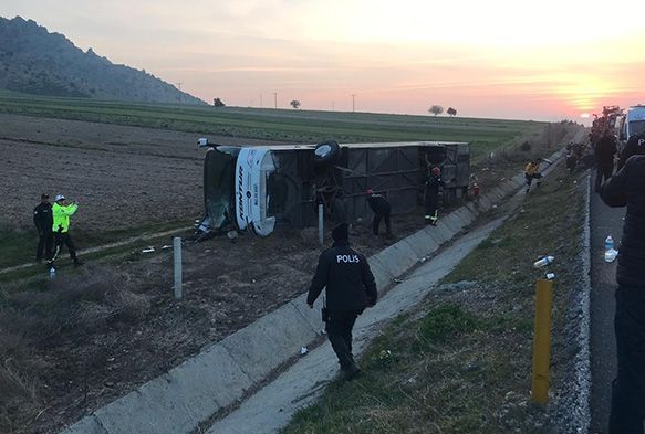 Otobüs kazası: 2 ölü, 20’ye yakın yaralı