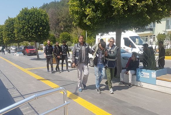 FETÖ bahanesiyle yaşlı kadını 40 bin TL dolandırdılar