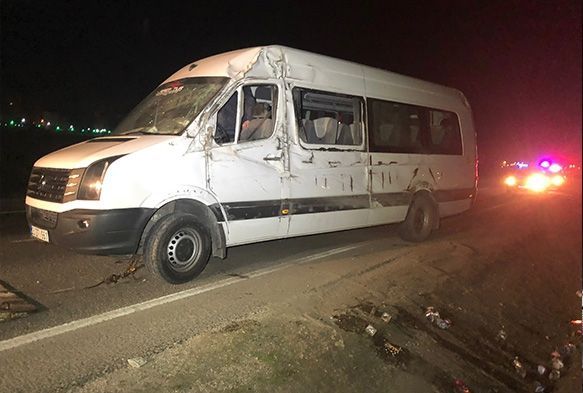 Yolcu minibüsü devrildi: 4 yaralı