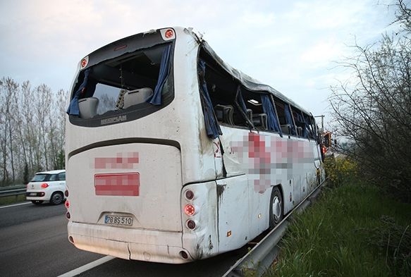 Yolcu otobüsü devrildi: 30 yaralı