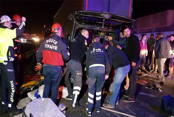 Feci kaza 5 ölü 2’si çocuk 6 yaralı
