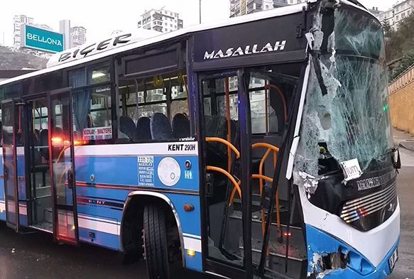 Halk Otobüsü kaza yaptı: 10 yaralı