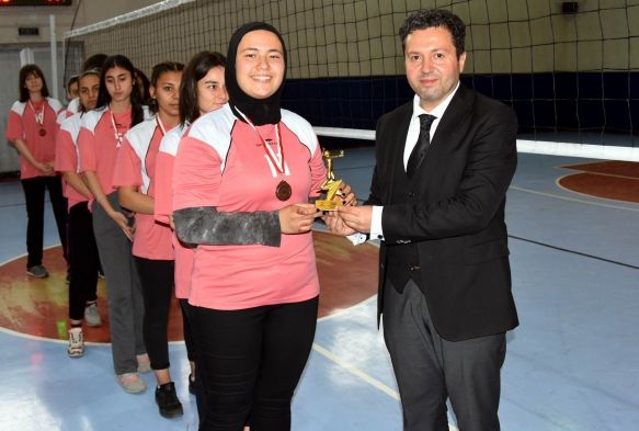 Kocasinan'ın Liseler Arası Voleybol Turnuvasında final heyecanı yaşand