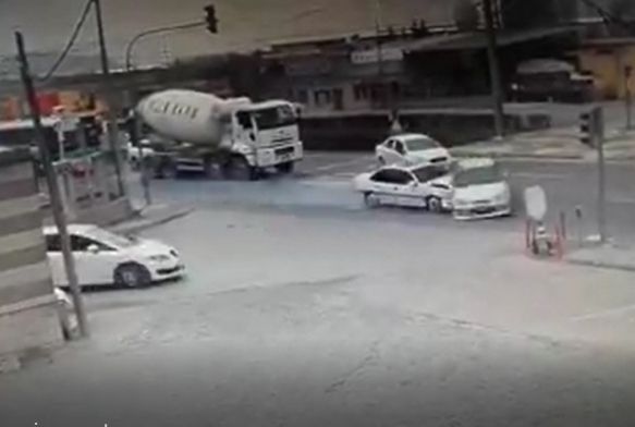 Feci kaza güvelik kamerasına takıldı