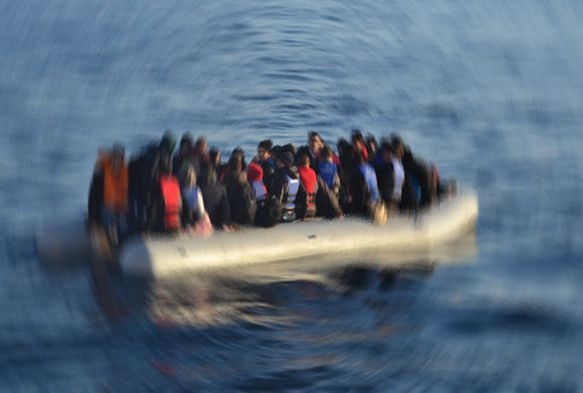Düzensiz göçmenleri taşıyan bot battı: 7 ölü