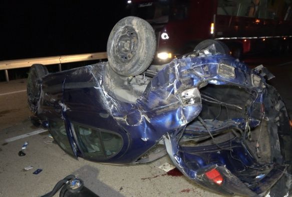 Köpeğe çarpmamak için manevra yapan araç takla attı: 1 ölü, 4 yaralı