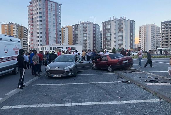 Yakut Mahallesi'nde trafik kazası: 3 yaralı