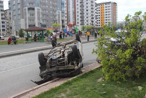 Takla atan otomobilde 5 kişi yaralandı