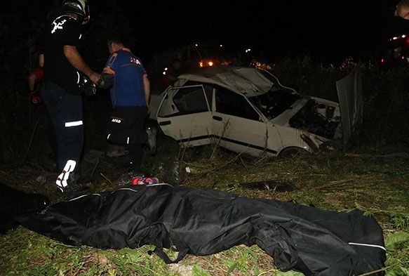 Otomobil şarampole devrildi: 2 ölü, 2 yaralı
