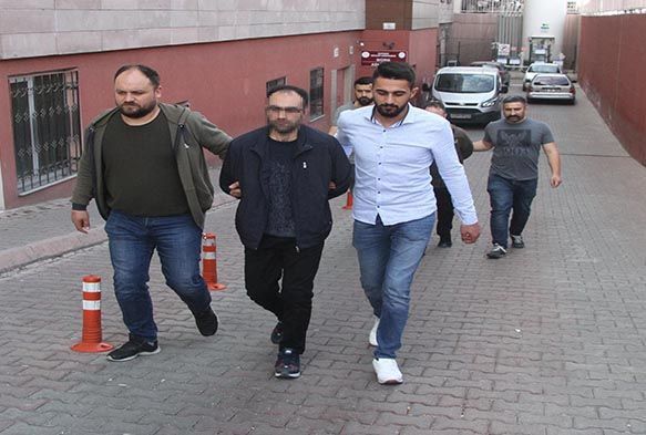 Kayseri'de FETÖ'nün öğrenci evlerine polis baskını