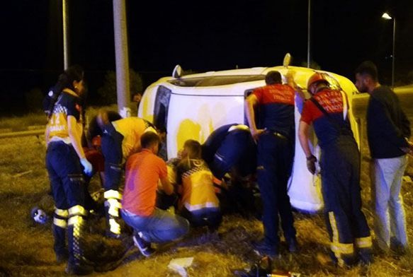 niversite rencileri kiralk otomobille kaza yapt: 1 l, 6 yaral