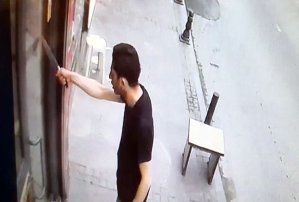 Eşiyle kavga eden şahıs ekmek bıçağıyla terör estirdi